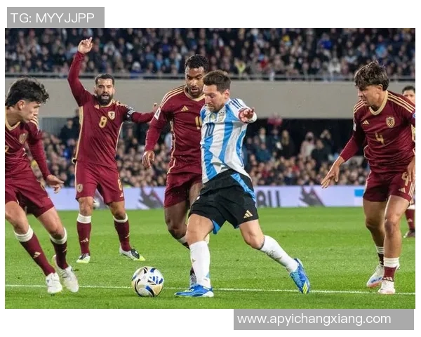 足球明星帅气照片集锦展现运动魅力与个人风采的完美瞬间