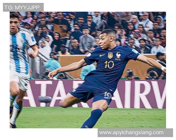 足球明星真实瞬间捕捉展现球场魅力与激情的精彩瞬间